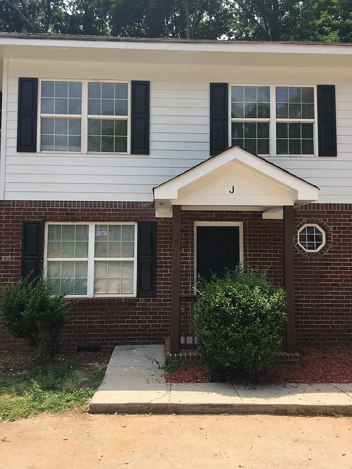 4 bed, 3.0 bath, 1200 sqft, $1,495 — Photo 1