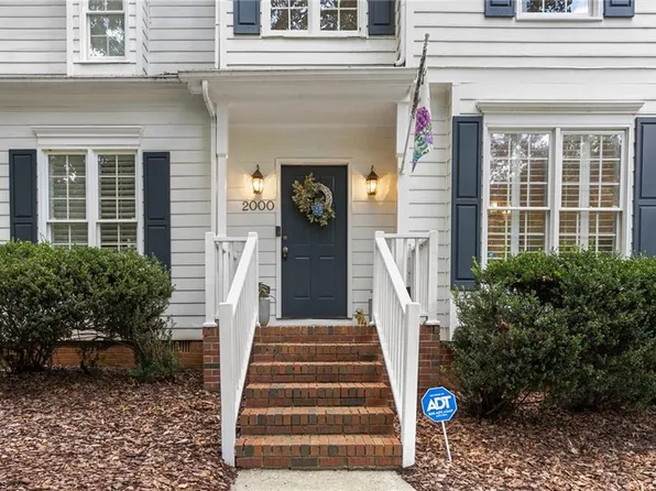 2000 Warwickshire Dr, Greensboro, NC 27455