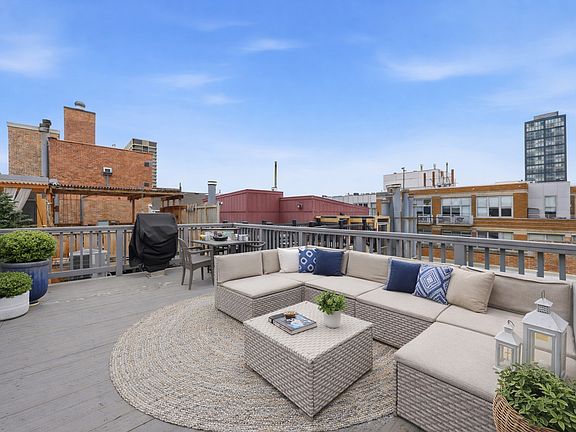 3rd image of 913 W Van Buren St APT 7B
