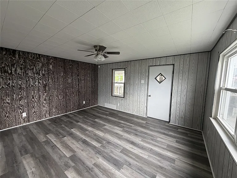 1154 Eisenhower Dr — Photo 7