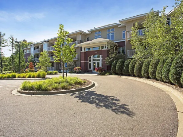 408 Parkers Lake Rd APT 211, Wayzata, MN 55391