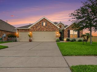 902 White Willow Dr, Texas City, TX 77590