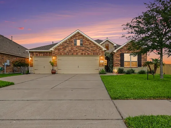 902 White Willow Dr, Texas City, TX 77590