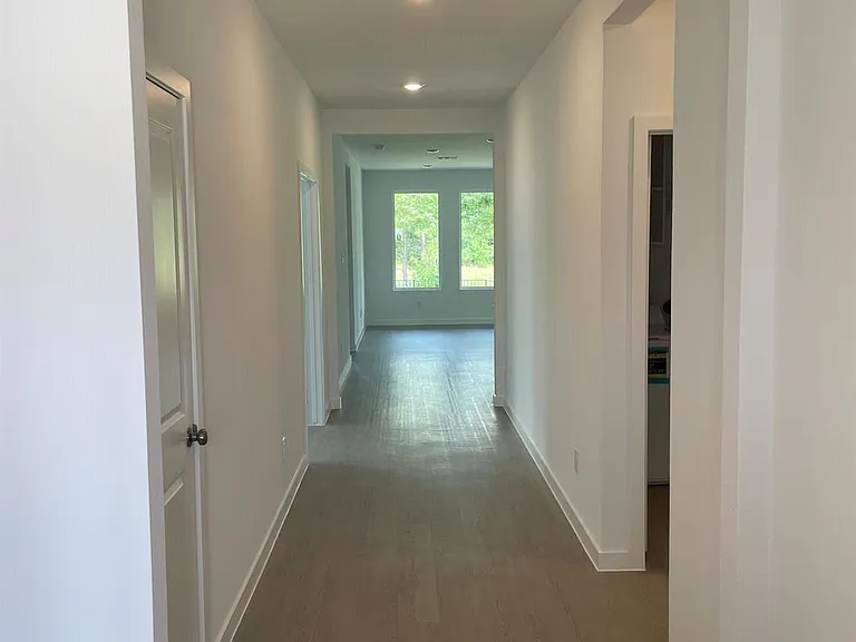 545 Shoreview Dr — Photo 5
