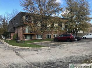 289 Joanna Ct APT 302, Antioch, IL 60002