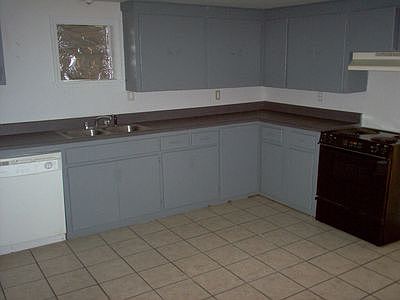 5th image of 302 Clara St