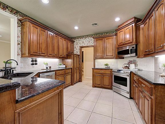 2nd image of 1513 SW 135th St