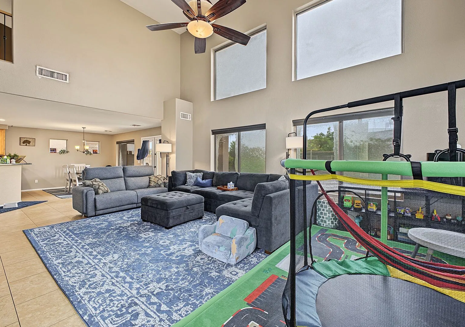 5 Bedroom 3 Bathroom Santa Rita Ranch Poolside Retreat — Photo 2
