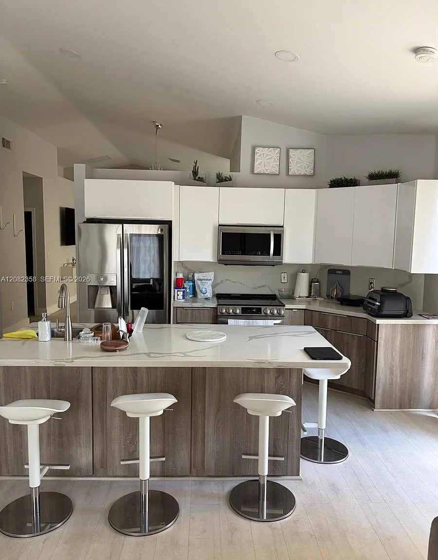 Doral Landings East — Photo 3