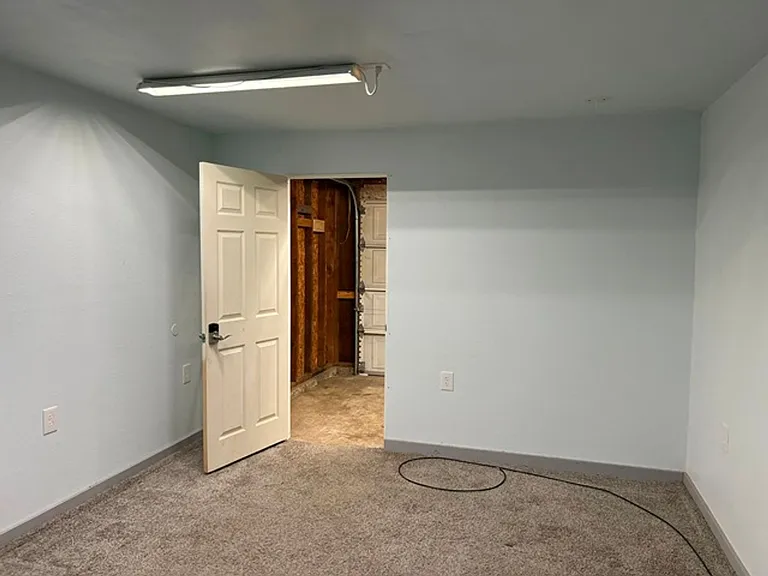 385 Dianne Ct — Photo 32