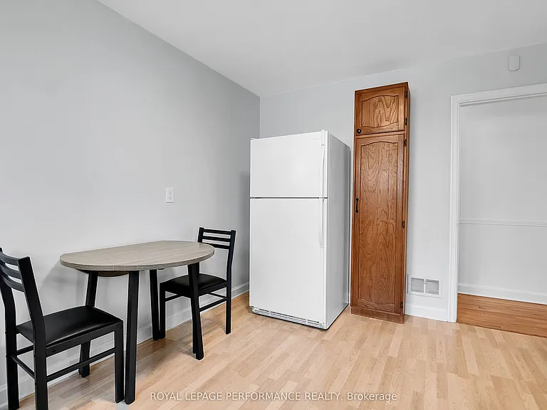 2243 Hillary Ave — Photo 12