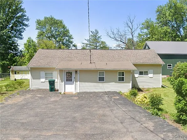 7 Ladd St, Central Square, NY 13036