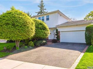 2869 Joyce Ln, Merrick, NY 11566