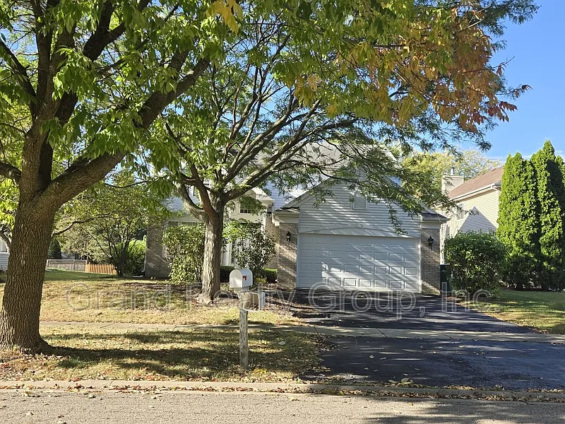 217 Lexington Ct photo 1