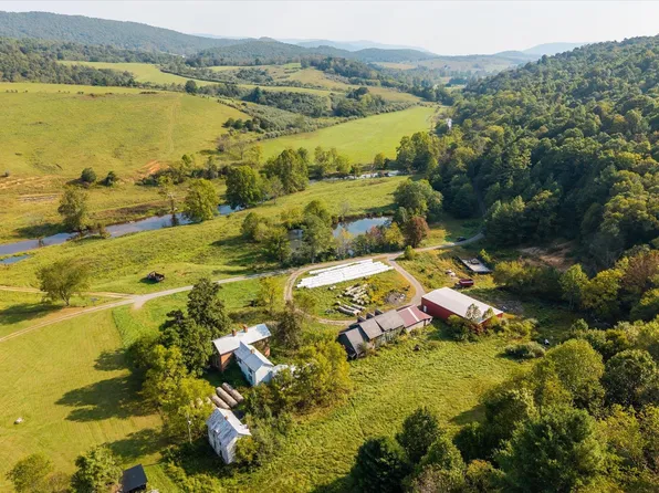 964 Crystal Springs Dr, Bland, VA 24315