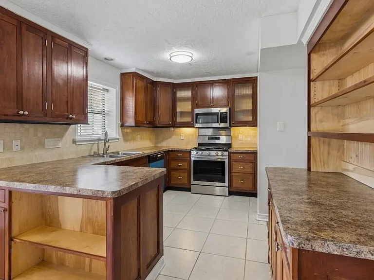 6915 La Mirada Dr — Photo 13
