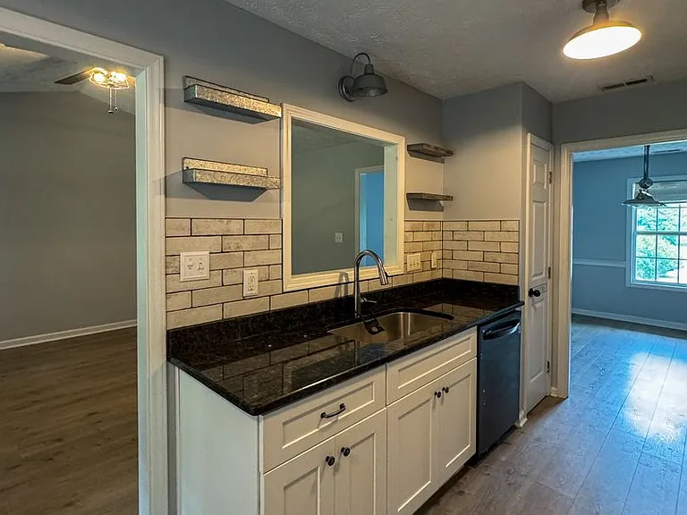 572 Woodwind Dr — Photo 9