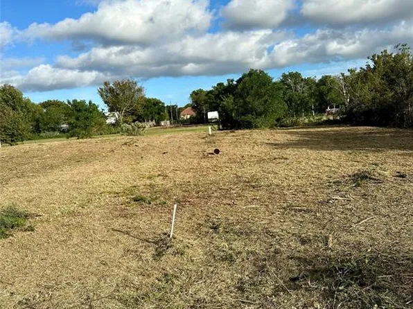 125 24 1/2 Street, San Leon, TX 77539
