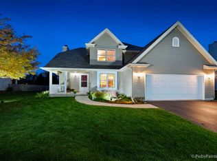 1260 Savanna Ln, Woodstock, IL 60098