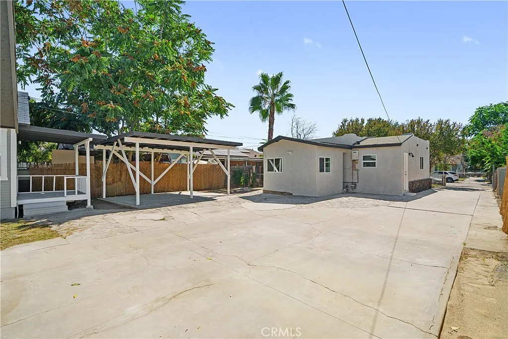 W 17th St, San Bernardino — Photo 4