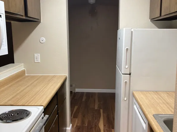 70 Douglas Ln APT 303, Pueblo, CO 81001