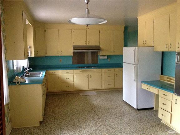 5th image of 302 N Thompson St