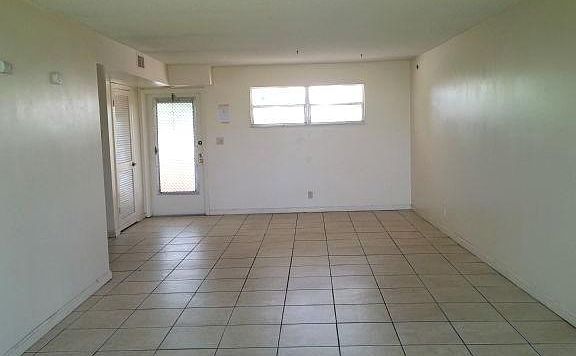 4th image of 9411 N Hollybrook Lake Dr APT 205