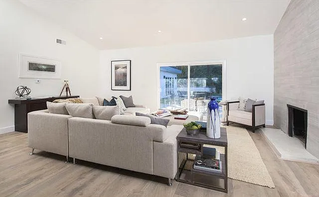 15672 Castlewoods Dr — Photo 11