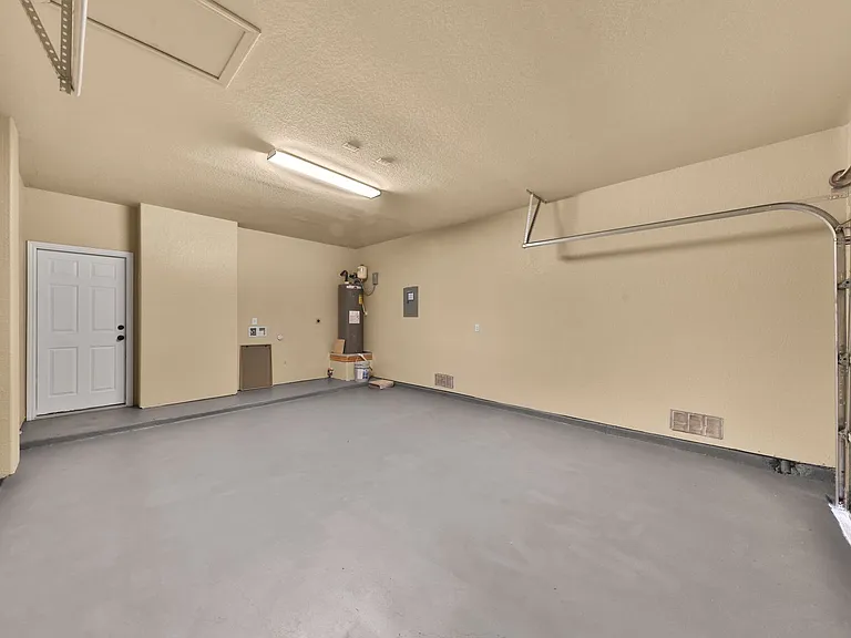 102 Cornell Ave — Photo 29