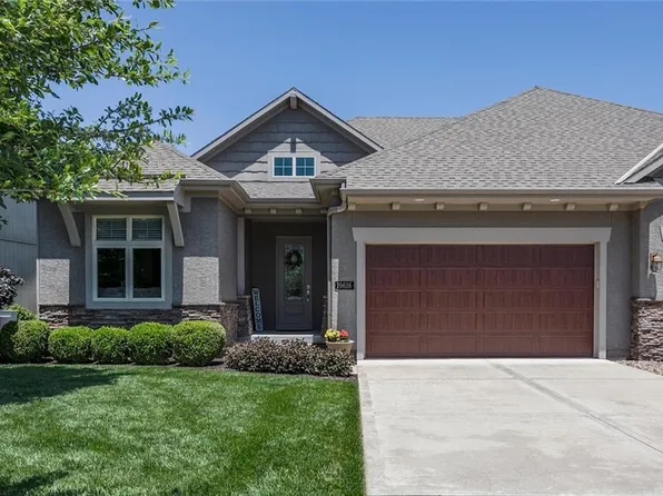 19616 W 100th Ter, Lenexa, KS 66220