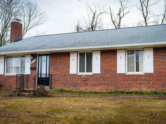 3rd image of 6114 Yellowstone Dr
