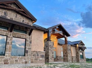 32 Valley Vw, Uvalde, TX 78801