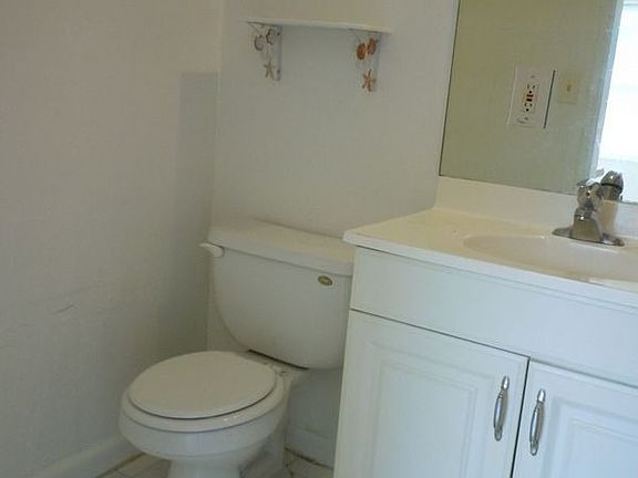 5th image of 380 SE 12th Ave APT 6