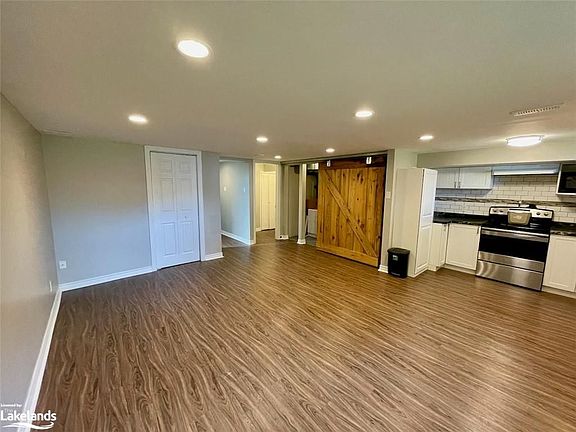 3rd image of 55 Courtice Cres #2
