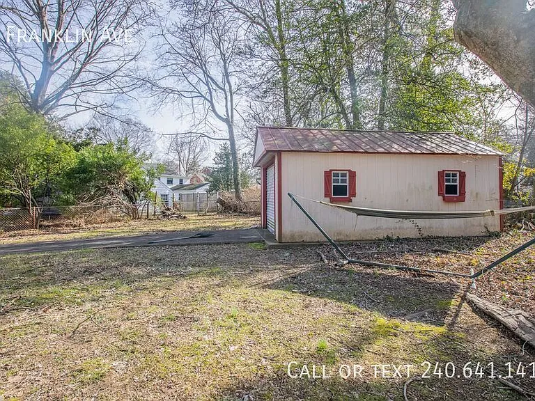 8 Franklin Ave — Photo 38