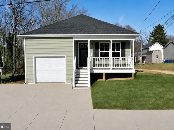 528 E North St, Charles Town, WV 25414