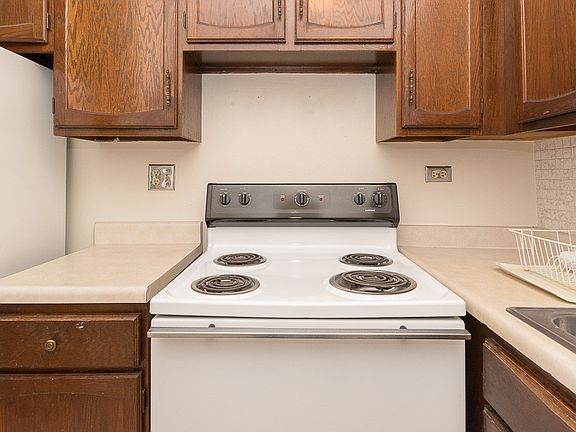 4th image of 3825 N Pine Grove Ave APT 502