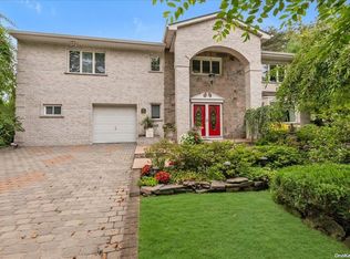 32 Kinsella St, Dix Hills, NY 11746