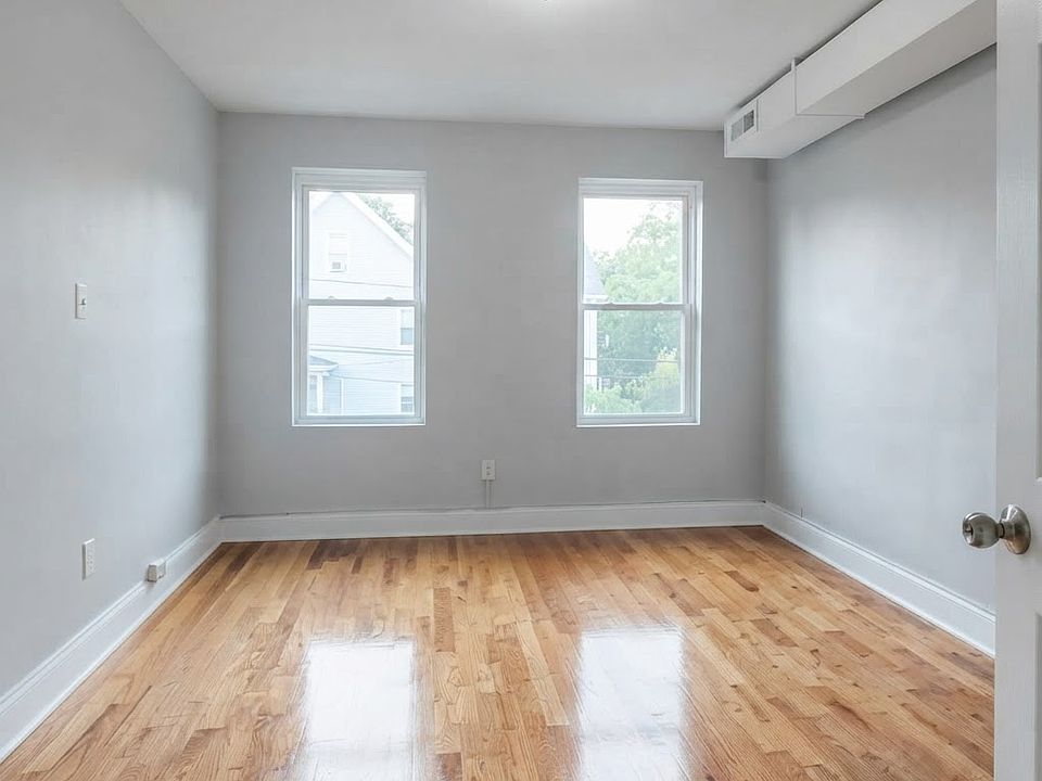 1st image of 156 Poplar St #2L