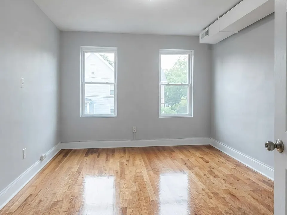 156 Poplar St #2L