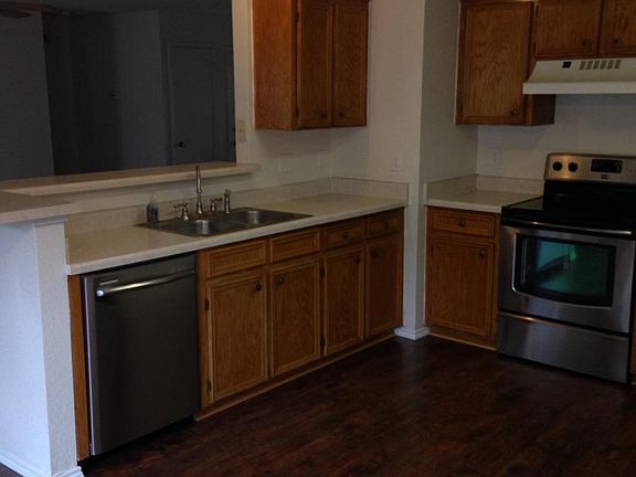 3rd image of 301 Dillon Dr