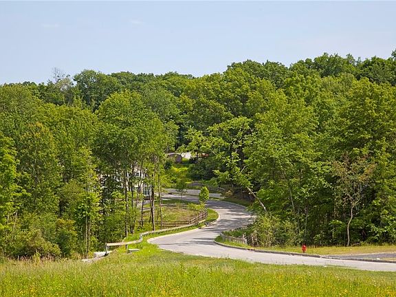 4th image of 39 Woodrose Ct