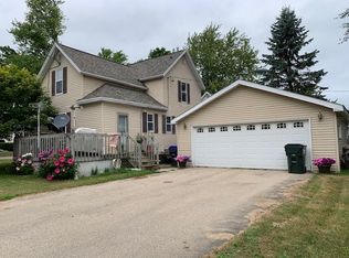 1014 Algoma St, New London, WI 54961