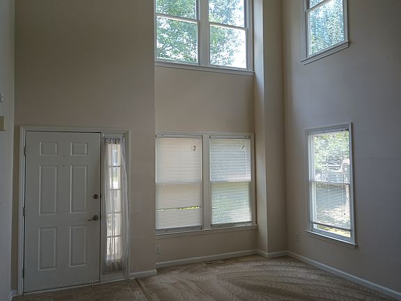 3rd image of 212 Hemmingwood Dr