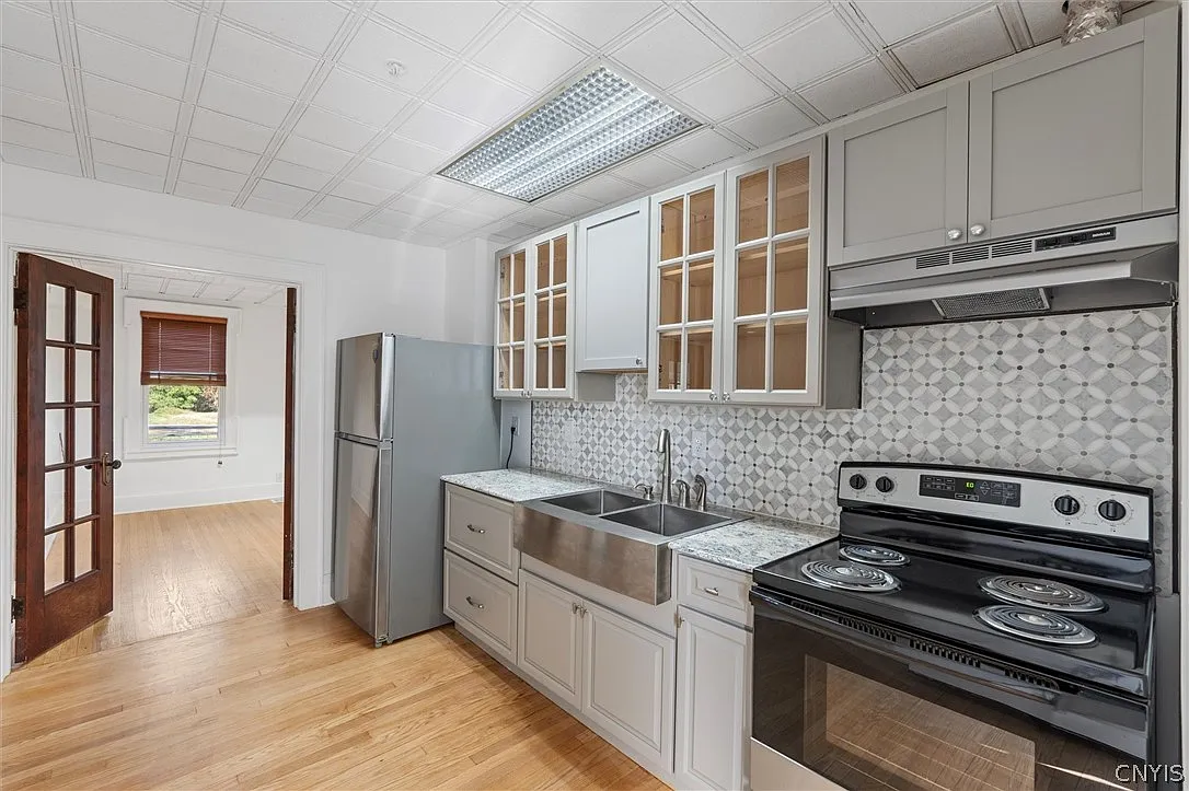 2 bed, 1.0 bath, 950 sqft, $1,800 — Photo 4