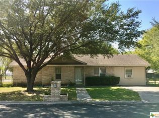 2206 Lincoln St, Seguin, TX 78155