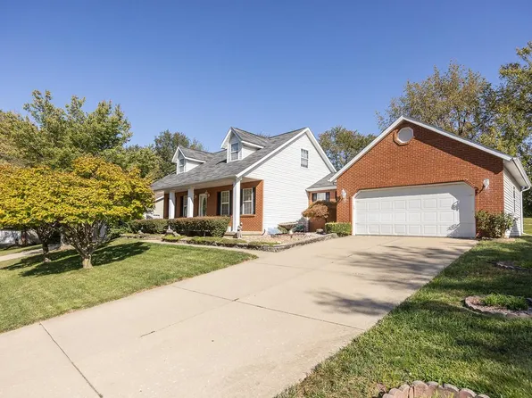 50 Three Wood Dr, Belleville, IL 62220