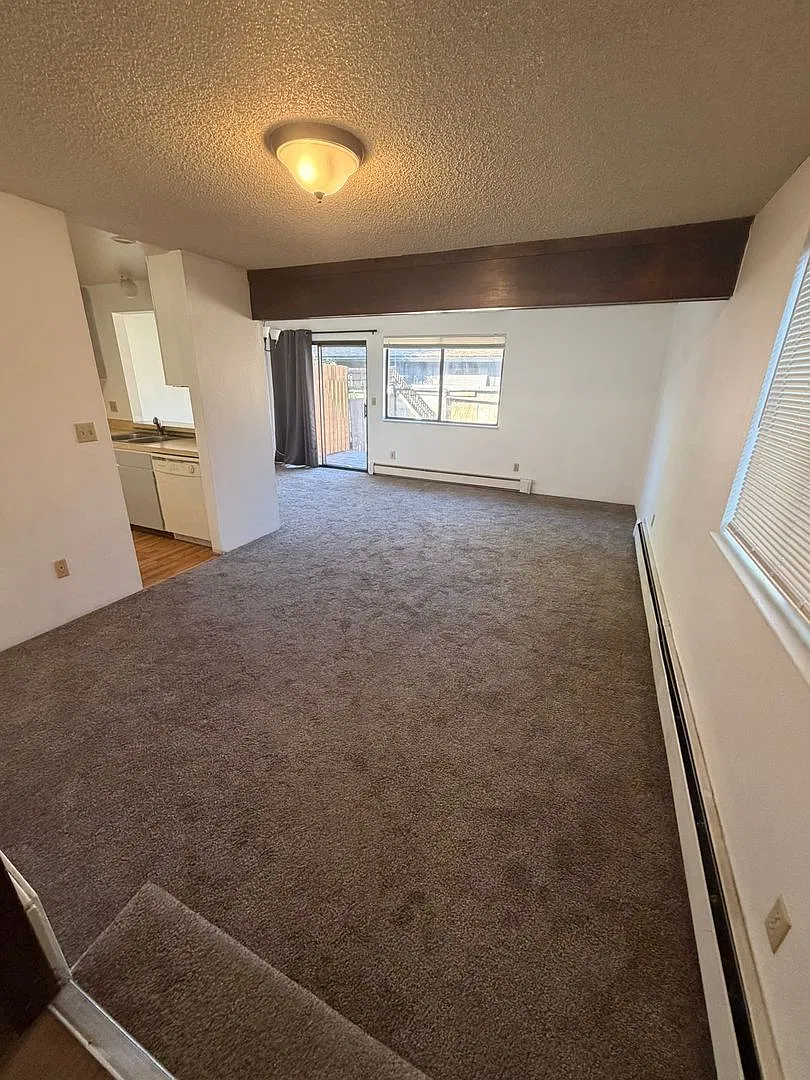 3 Bedroom, 1.5 Bathroom Duplex — Photo 1