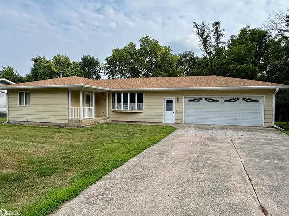 1135 Pleasant St, Forest City, IA 50436