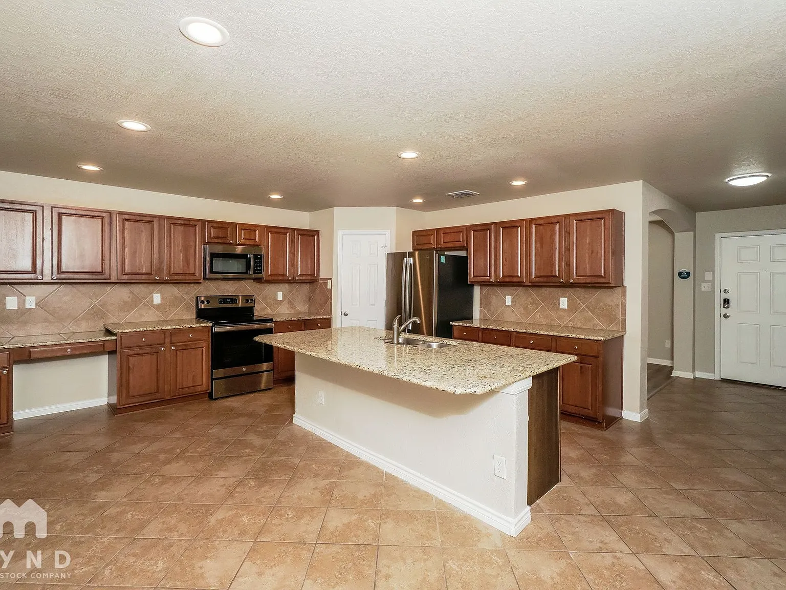4 bed, 2.5 bath, 2522 sqft, $1,865 — Photo 3